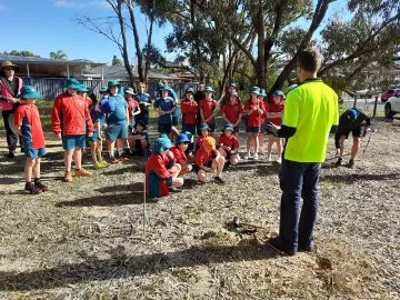 Mullaloo Heights Primary School students getting involved in revegetating Periwinkle Park bushland