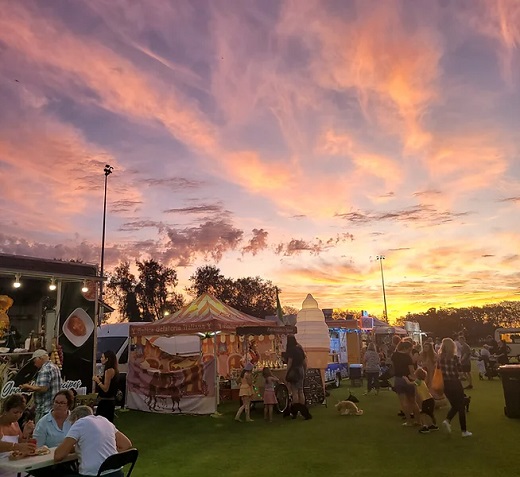 Sorrento Night Market stalls and people at sunset