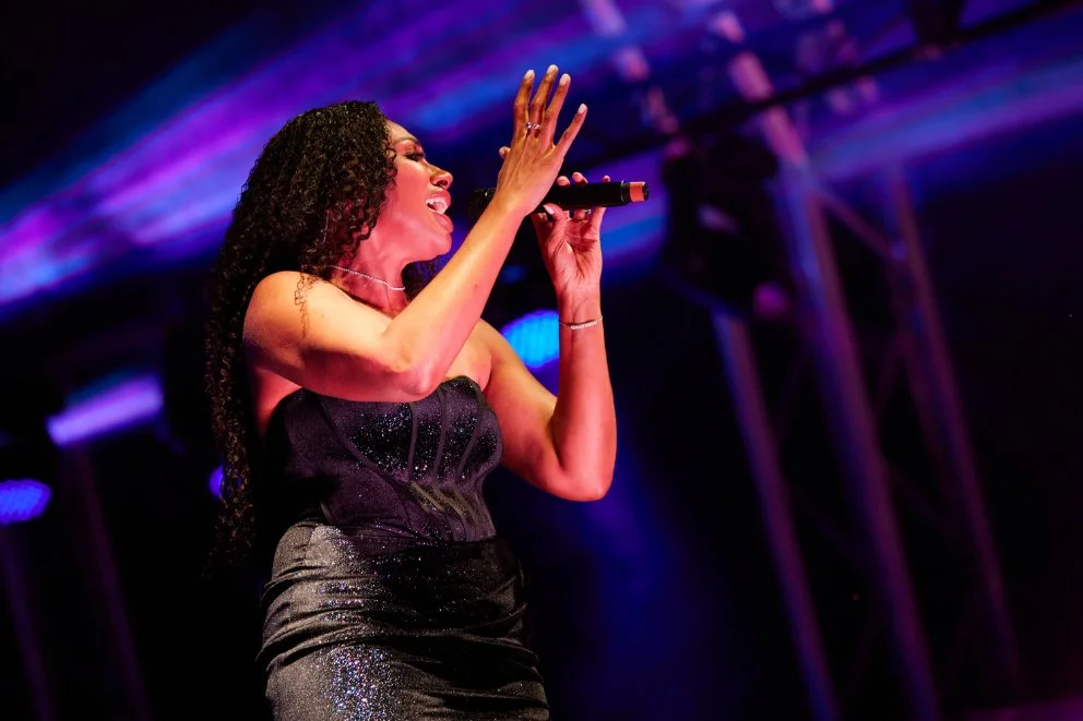 Paulini performing at the 2024 Valentine's Concert